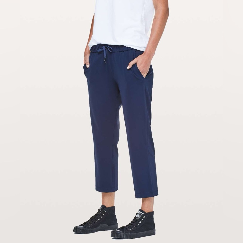 Lululemon On The Fly Crop *23" in True Navy